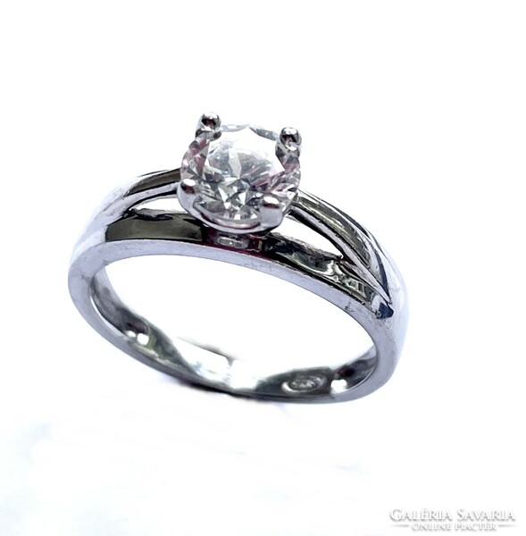 Silver ring with zircon stone 51m