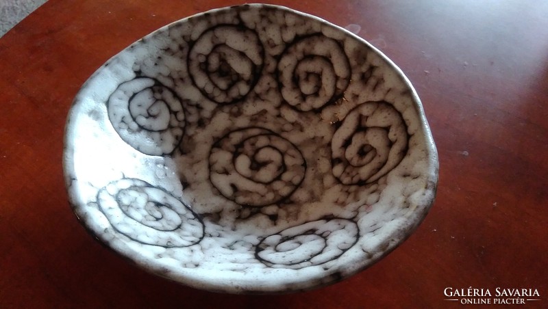 Retro gray, snailed, slightly amorphous shape, large 25 cm bowl from Hódmezővásárhely, center of the table