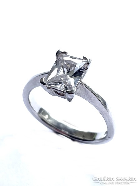 Silver ring with zircon stone 56m