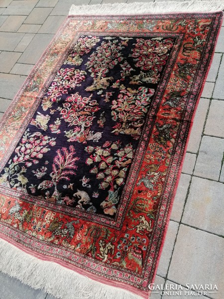 Ghom Iráni állatfigurás selyem kézi csomózású szőnyeg. Alkudható!