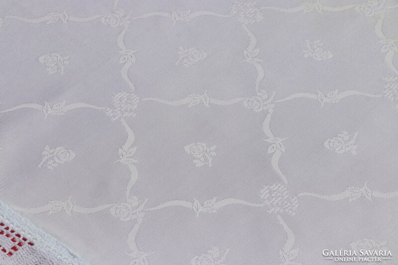 Silk damask tablecloth with crochet lace edge