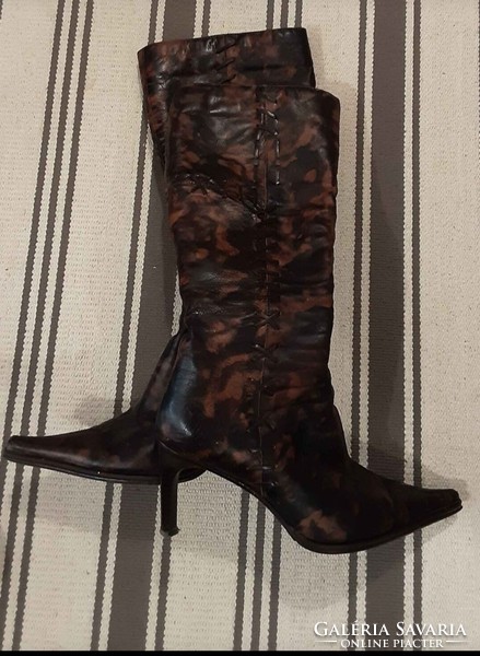 Italian elegant fashionable olip brand leather boots with brown and black pattern, size 37