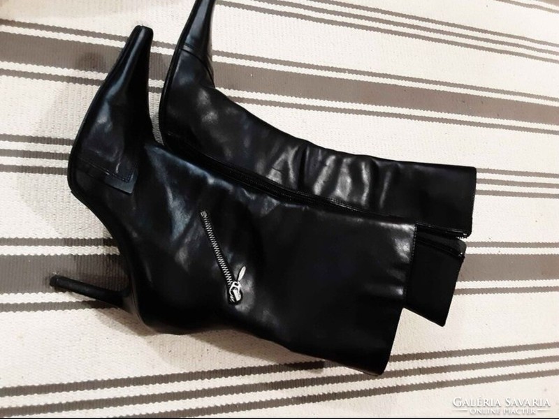 Olasz elegáns divatos fekete zipzár díszes bőrcsizma  37-es méretben, újszerű állapotban