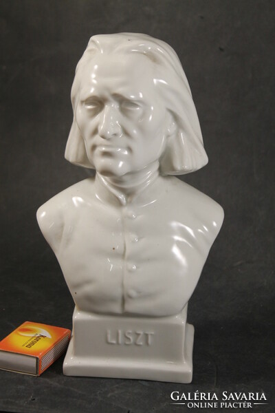 Herendi Liszt Ferenc szobor 202