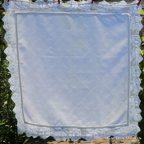 Silk damask tablecloth with crochet lace edge