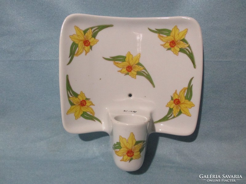 Old dracshe lamp with daffodil pattern