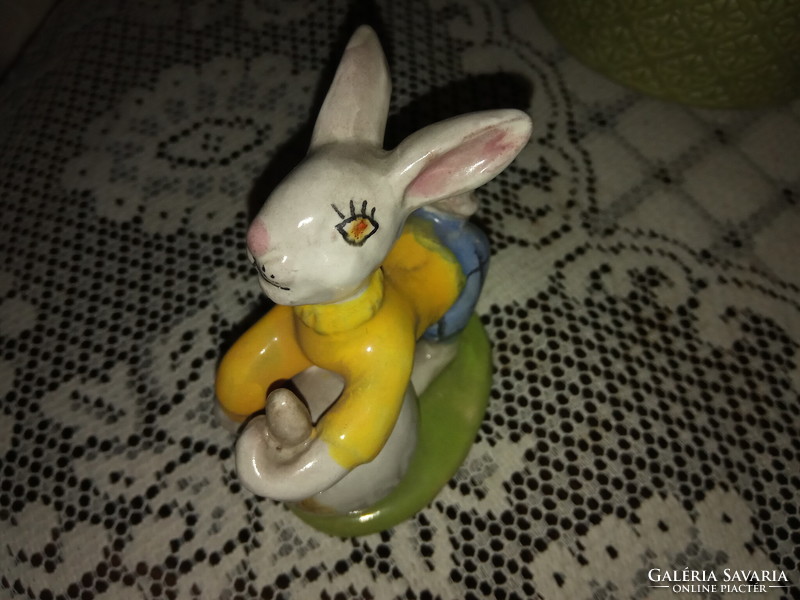 Porcelain egg-painting bunny souvenir, souvenir nipp