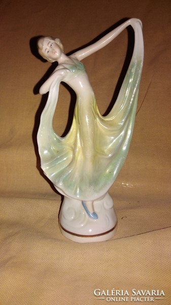 Porcelán táncosnő irizáló mázzal,16 cm