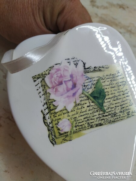Ceramic heart-shaped vaporizer, table decoration, vase for sale!