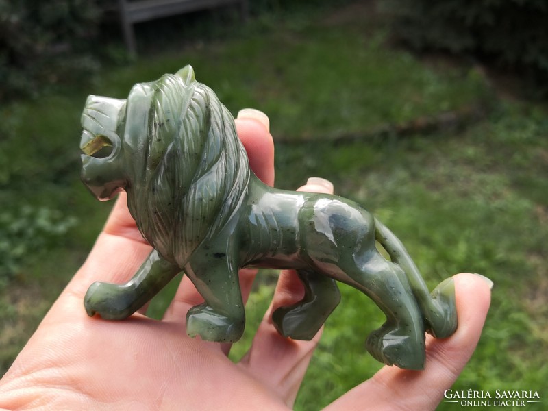 Real jade lion statue, mineral