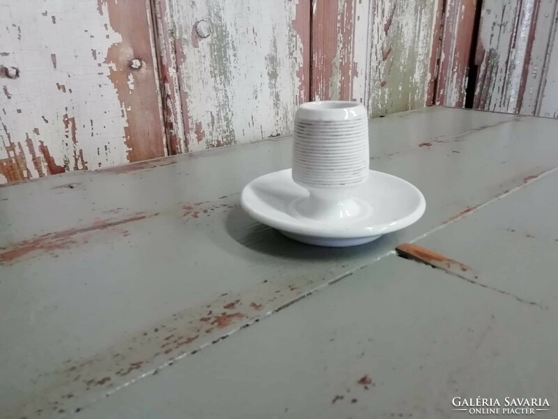 Gyufa tartó és gyújtó, a 20. század első feléből, porcelán tartó