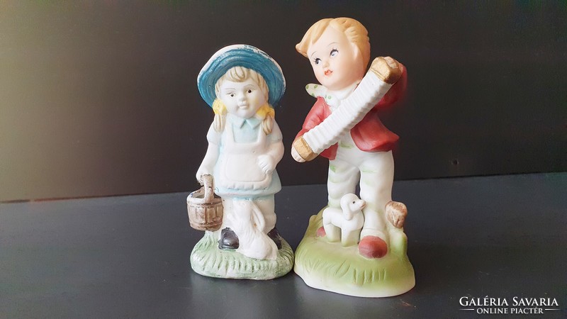 2 régi, porcelán figura. Fiú és lány külön külön és együtt is eladók. 500Ft./db.