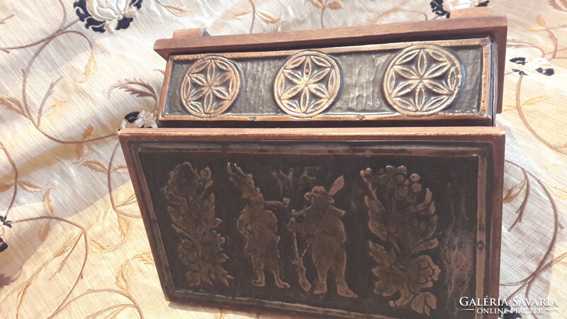 Wooden box with copper overlay (m3005)