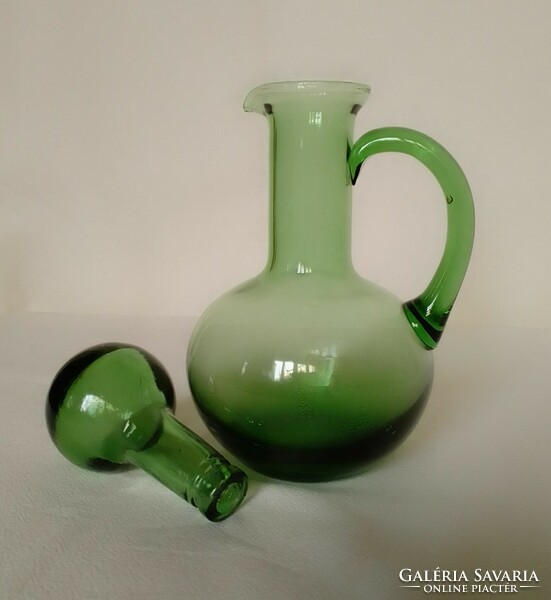 Kis sötét zöld formába fújt üveg kancsó mini Unicumos üveggel, hibátlan