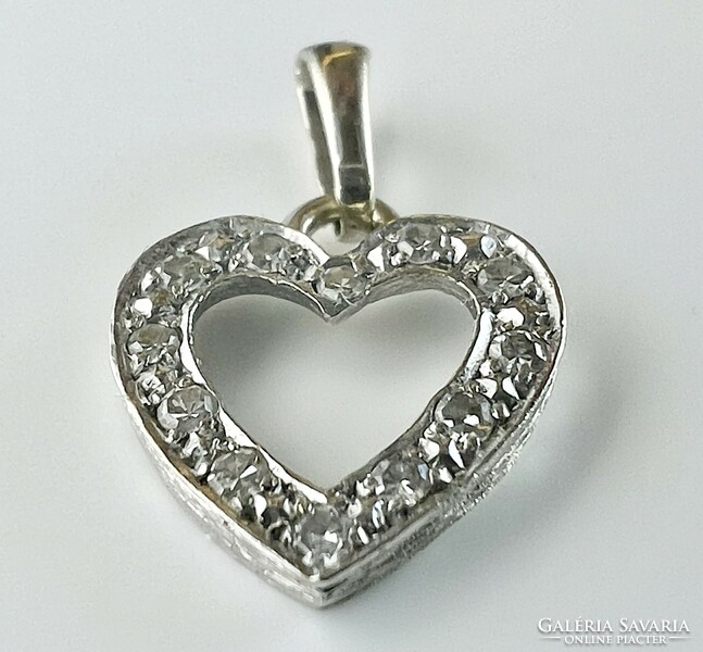 507T. 1 Forintról! 14k Fehérarany (0,9 g) Achant gyémánt (0,12 Ct) Szív alakú medál, 1. oszt. kövek!