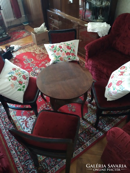 Coffee table with 4 chairs