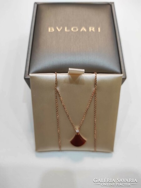 Bvlgari (Bulgarian) divas' dream' necklace in 18 kt pink gold with diamonds and carnelian.