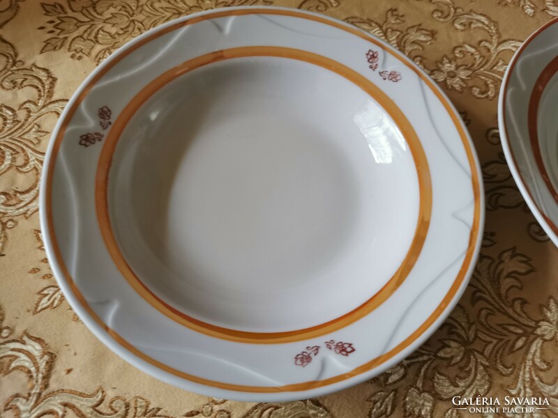 Porcelán  tányér párban, 1 leveses és 1 lapos tányér