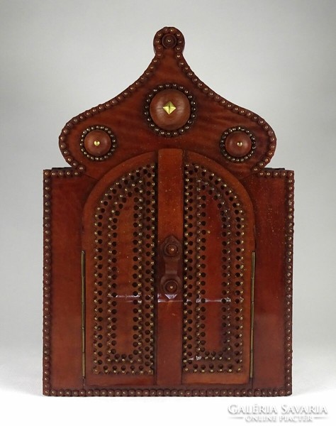 1K579 Keleti hangulatú művészi bőrdíszműves munka bevont szegecselt falitéka 45 x 30 x 15.5 cm