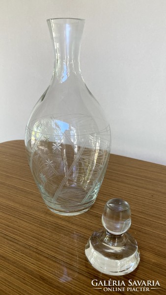 Retró csiszolt üveg kiöntő boros kínáló dugóval