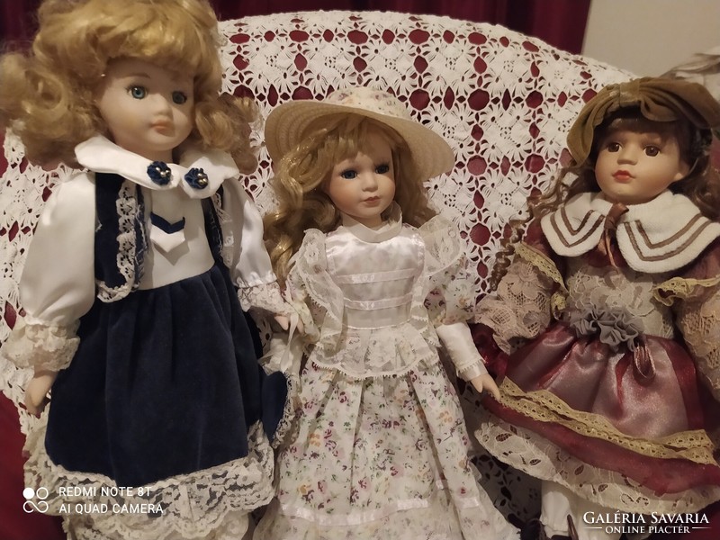 Porcelán babák eladóak (règi idők ruhájában)