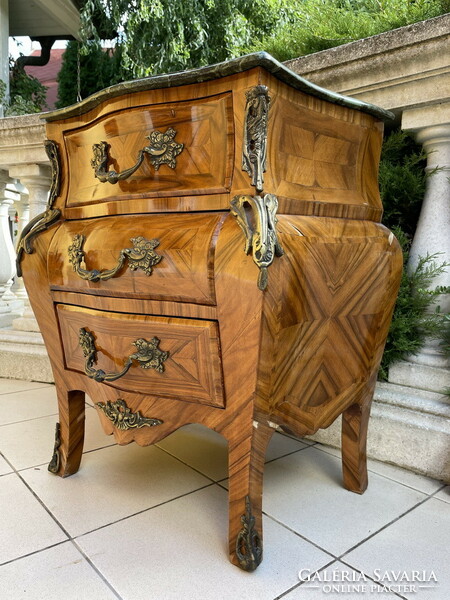 Small chest of drawers with copper veins