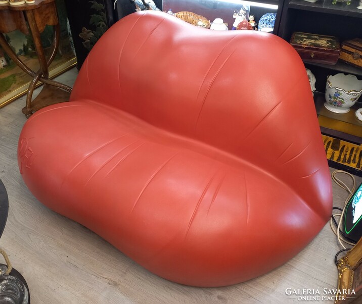 Dalilips sofa