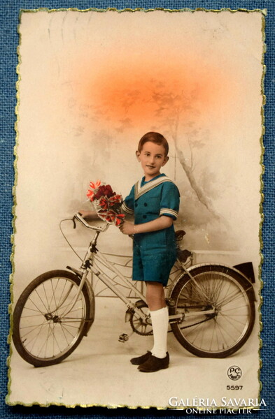 Régi üdvözlő fotó képeslap kisfiú kerékpárral