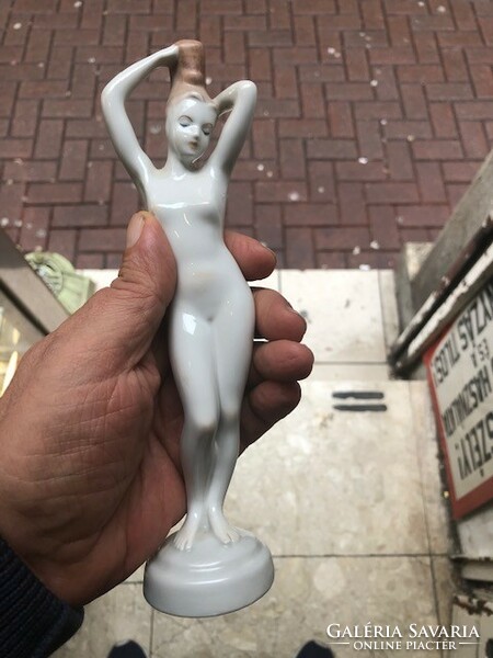 Aquincum porcelain nude statue, size 18 cm.