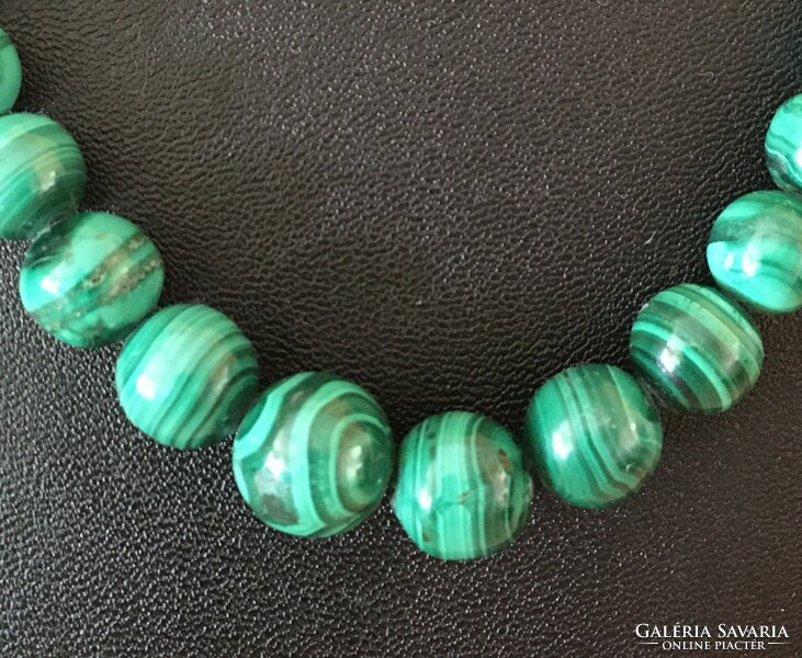 Malachite neck blue with gold-plated clasp