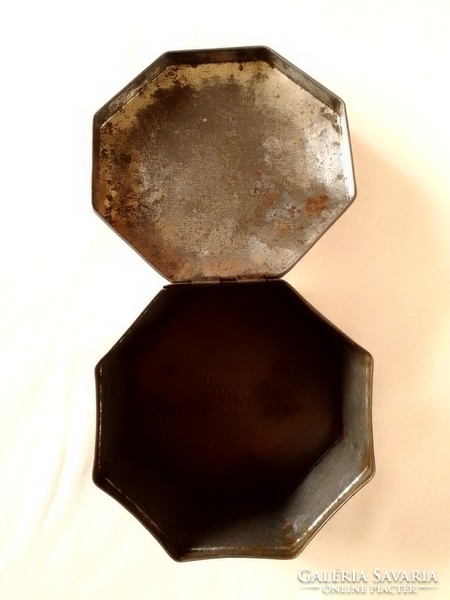 Antik régi nyolcszögletű angol fém karamellás doboz szellőrózsa, jelzett, Birmingham, zsanéros