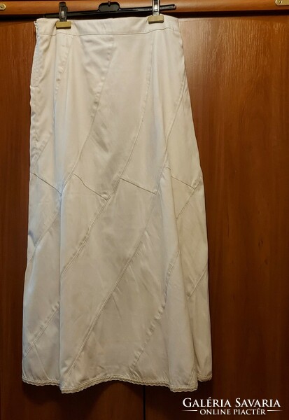 S.Oliver branded elegant casual off-white skirt, new condition, size M