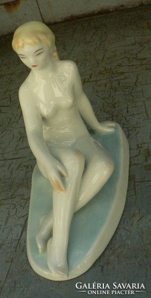 Zsolnay nude porcelain