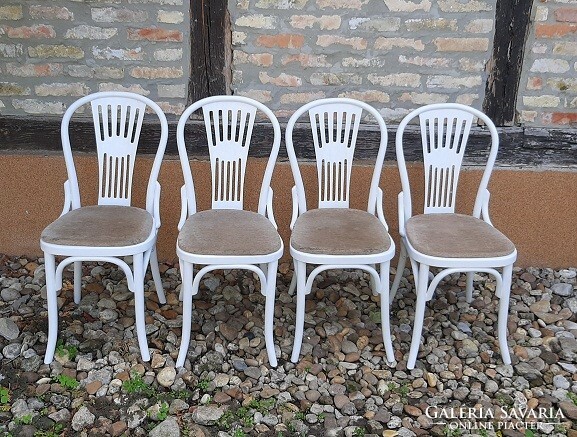 Fehér Thonet stílusban székek vintage stílusban