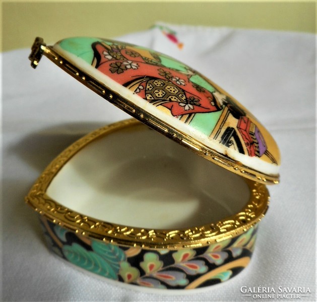 Jewelery box (painted porcelain tile, geisha pattern)