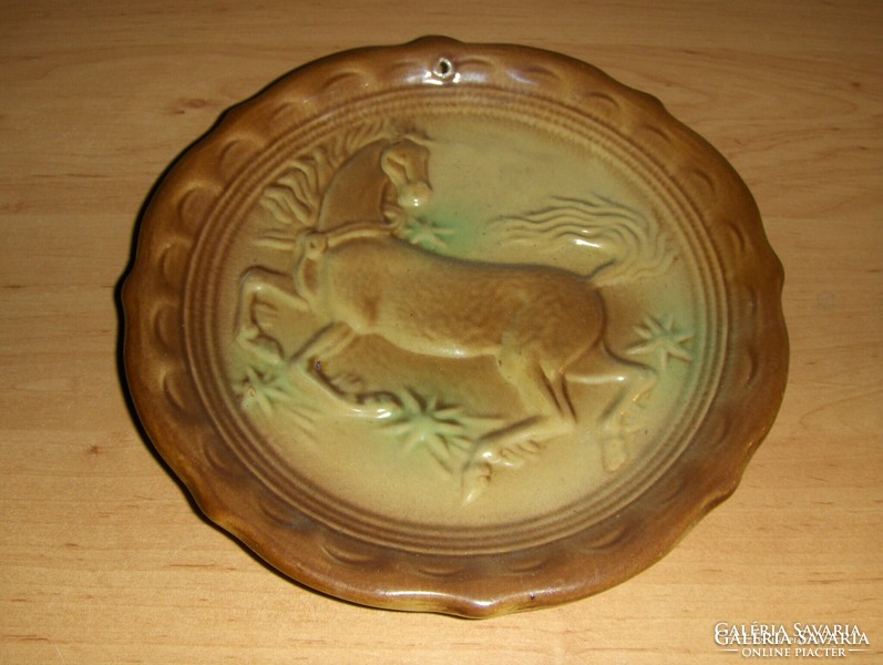 Wall plate with convex horse motif diameter 20 cm (ap)