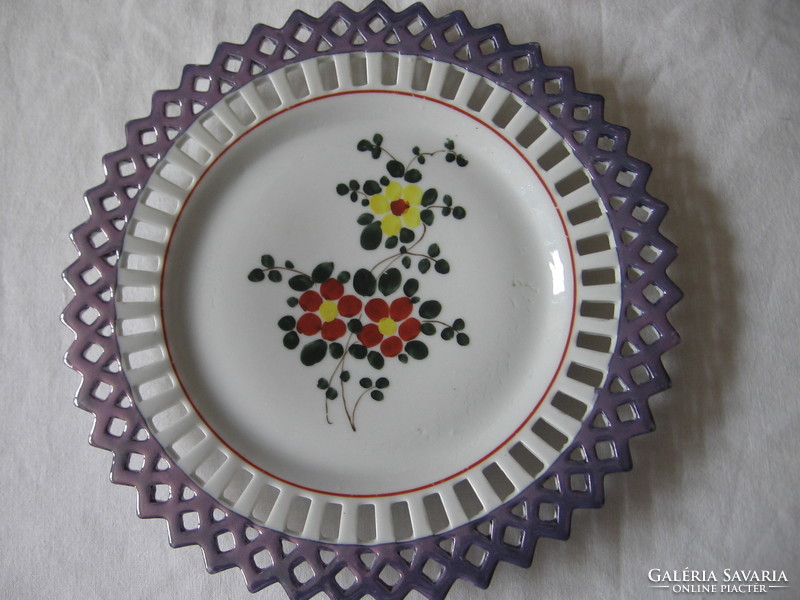 Openwork antique ornament plate with purple chandelier edges