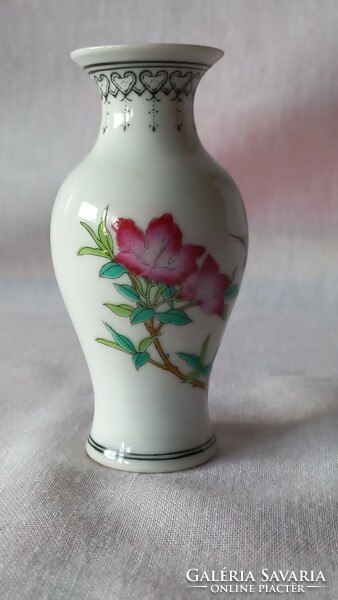 Family rose vase