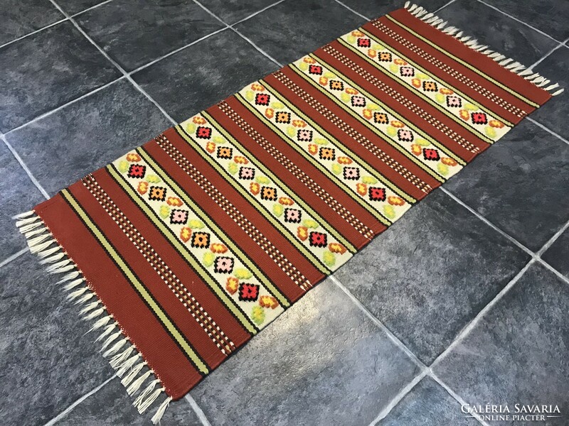 Hand-woven wool rug with a convex pattern from Toronto, 52 x 125 cm