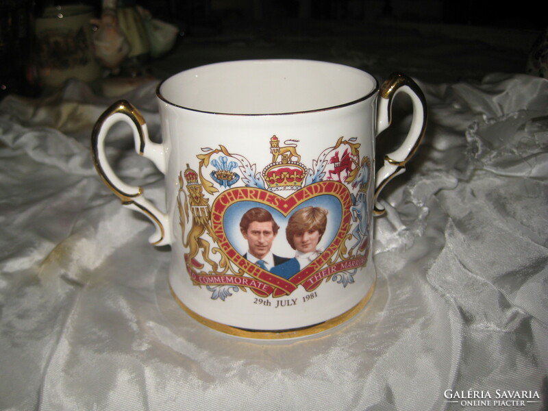 Charles / today's King Charles III of England / and Princess Diana, two-eared, beautifully gilded cup