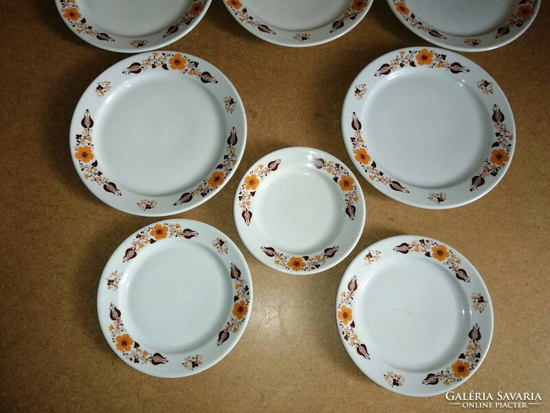 Alföldi porcelain 5 flat plates and 3 small plates in one (2/p)