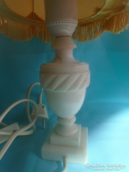 Beautiful, elegant, alabaster (mârvàny) table lamp works perfectly. Nice shade!