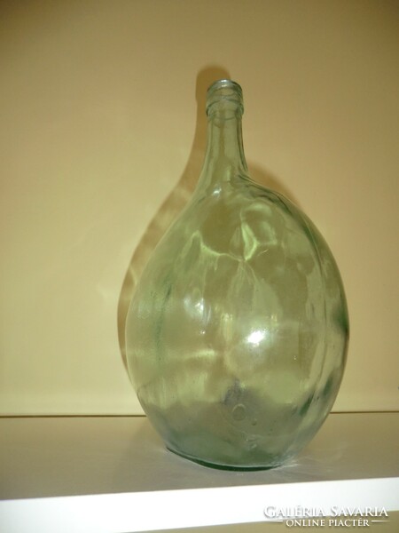 It can also be a pale green decorative glass bottle vase, 19x11 cm, height 29 cm, approx. 2 liters