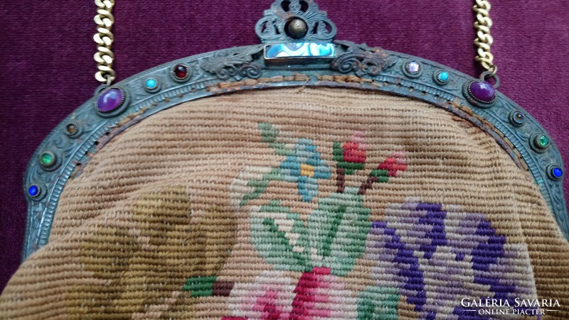 Antique theatrical purse with complete real gemstones made of tapestry with original chain