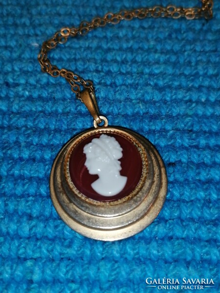 Old Cameo Pendant (409)