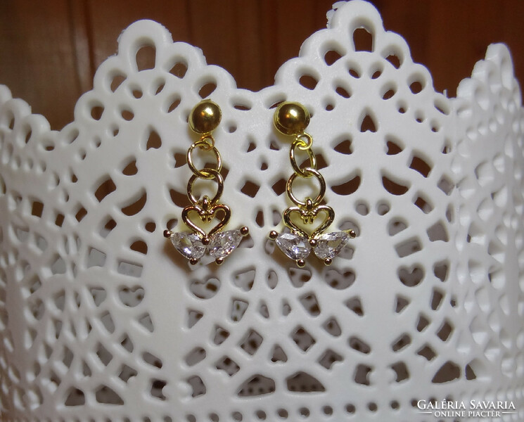 Gold-colored cubic zirconia stone swan heart pendant plug-in earrings.