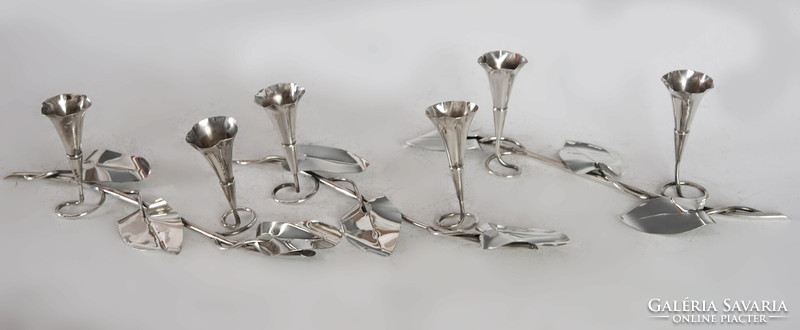 Silver stylized flower garland candle holder