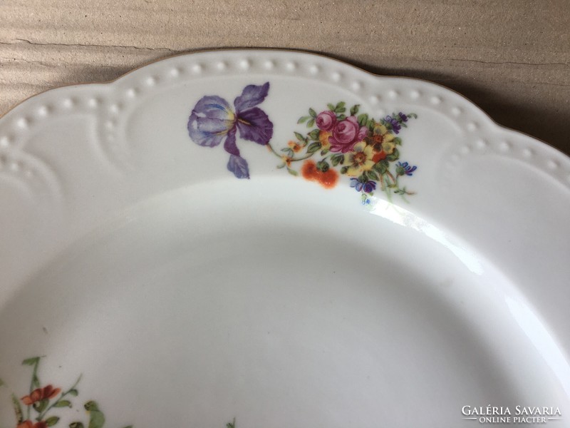 Gyöngyös Zsolnay lapos tányér virág mintával