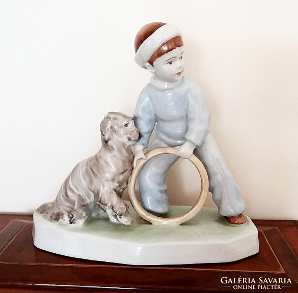 Régi Zsolnay porcelán Sinkó szobor karikás fiú kutyával