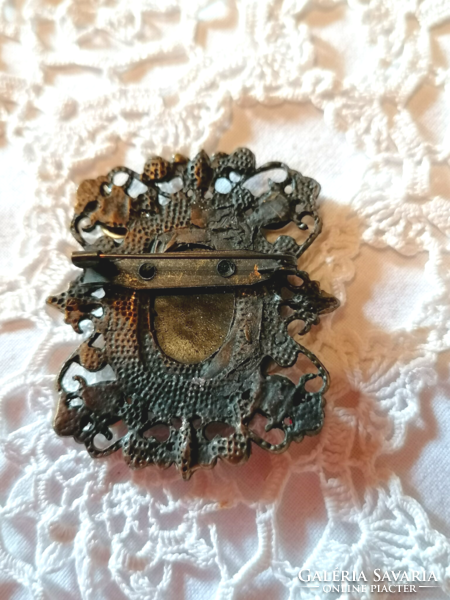 Vintage beautiful cameo brooch. 110.